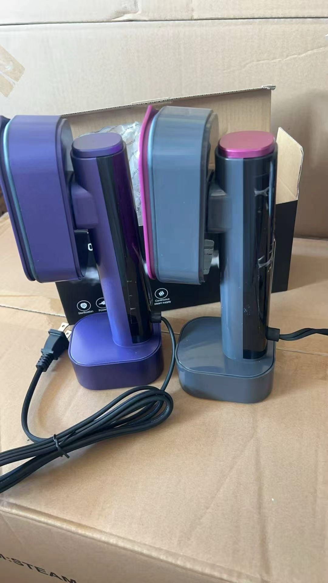 ハンディスチームアイロン 1300W｜カラースクリーン搭載・軽量コードレス対応